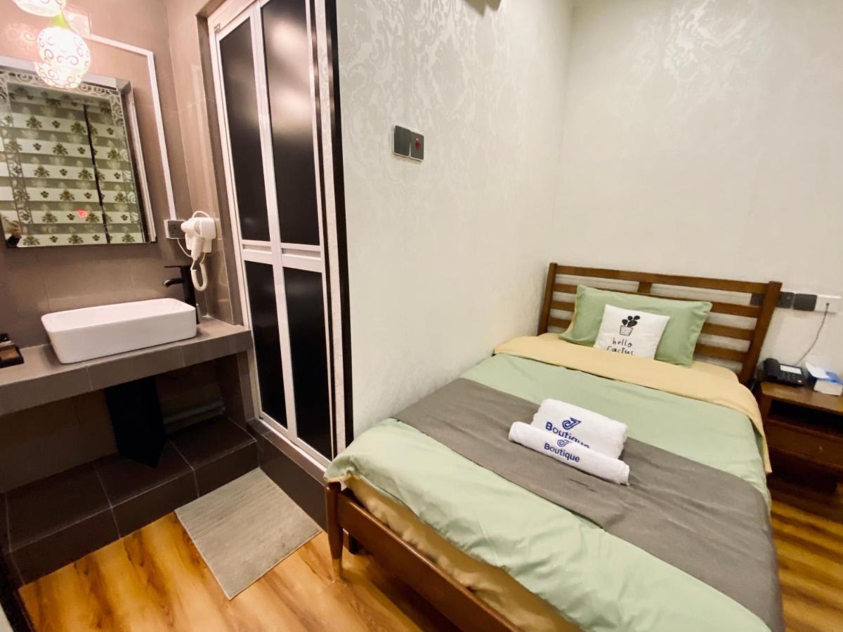 J Boutique Hotel 新张优惠 Muar Exterior photo